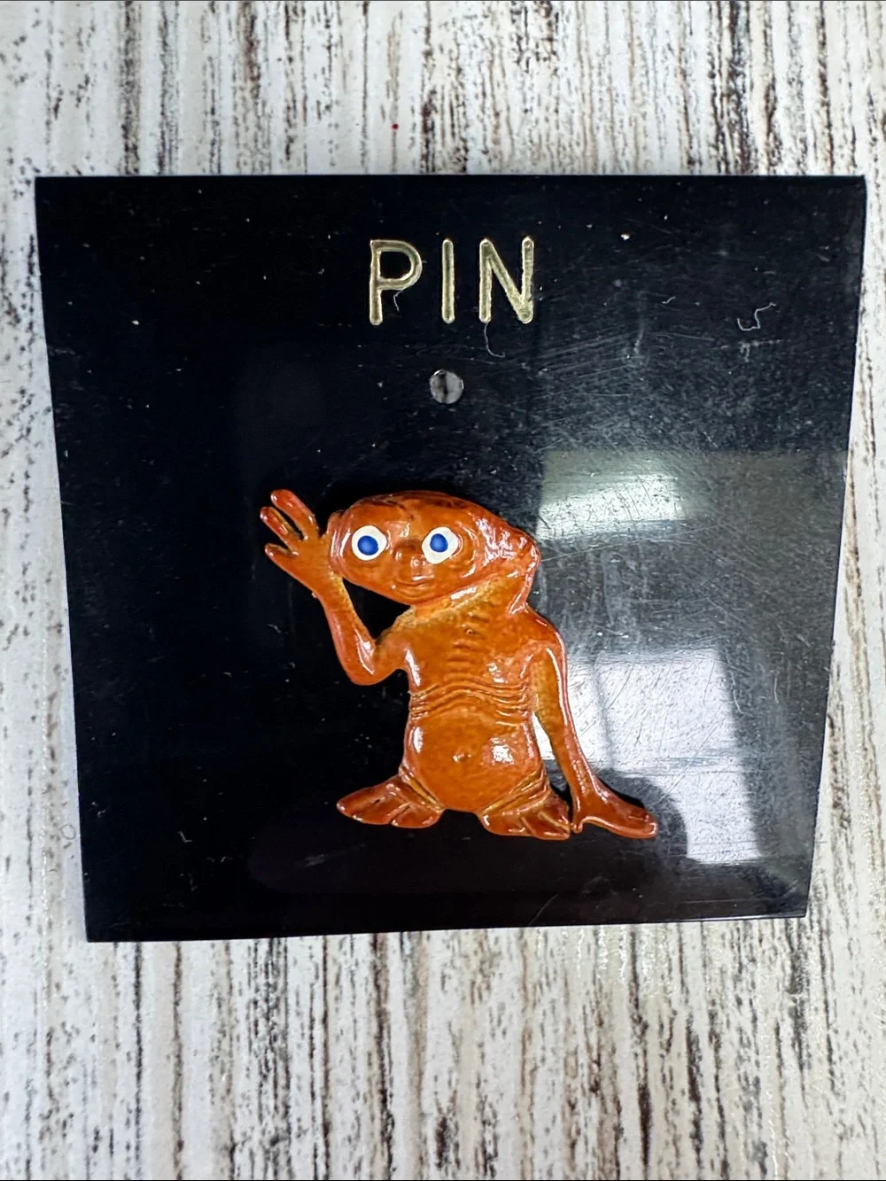 Vintage ET pin